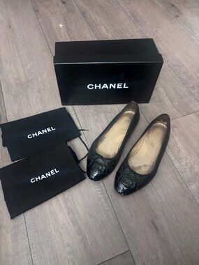 CHANEL Black Leather Cap-Toe Ballet Flats